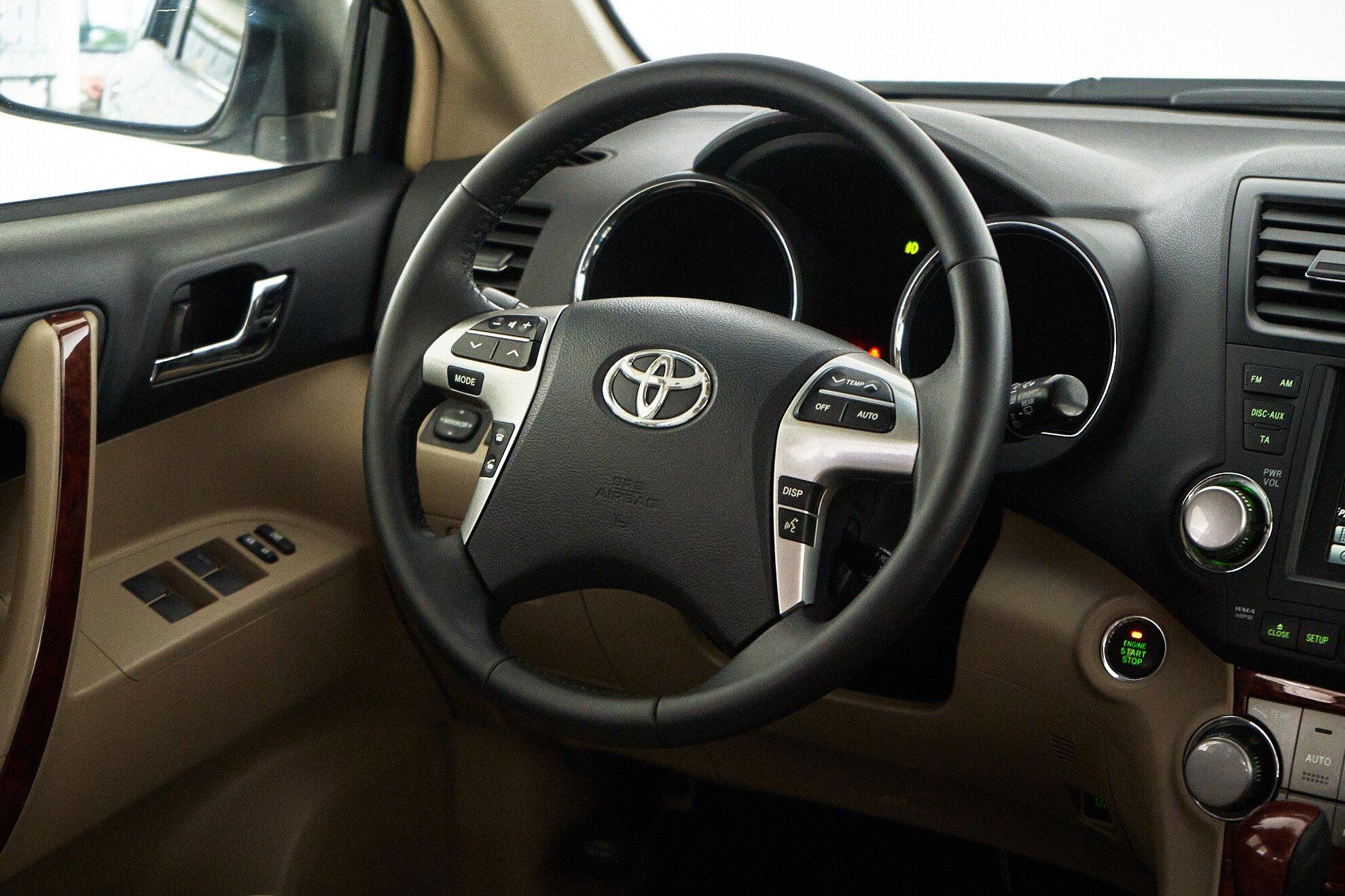 Toyota Highlander 2012, белый