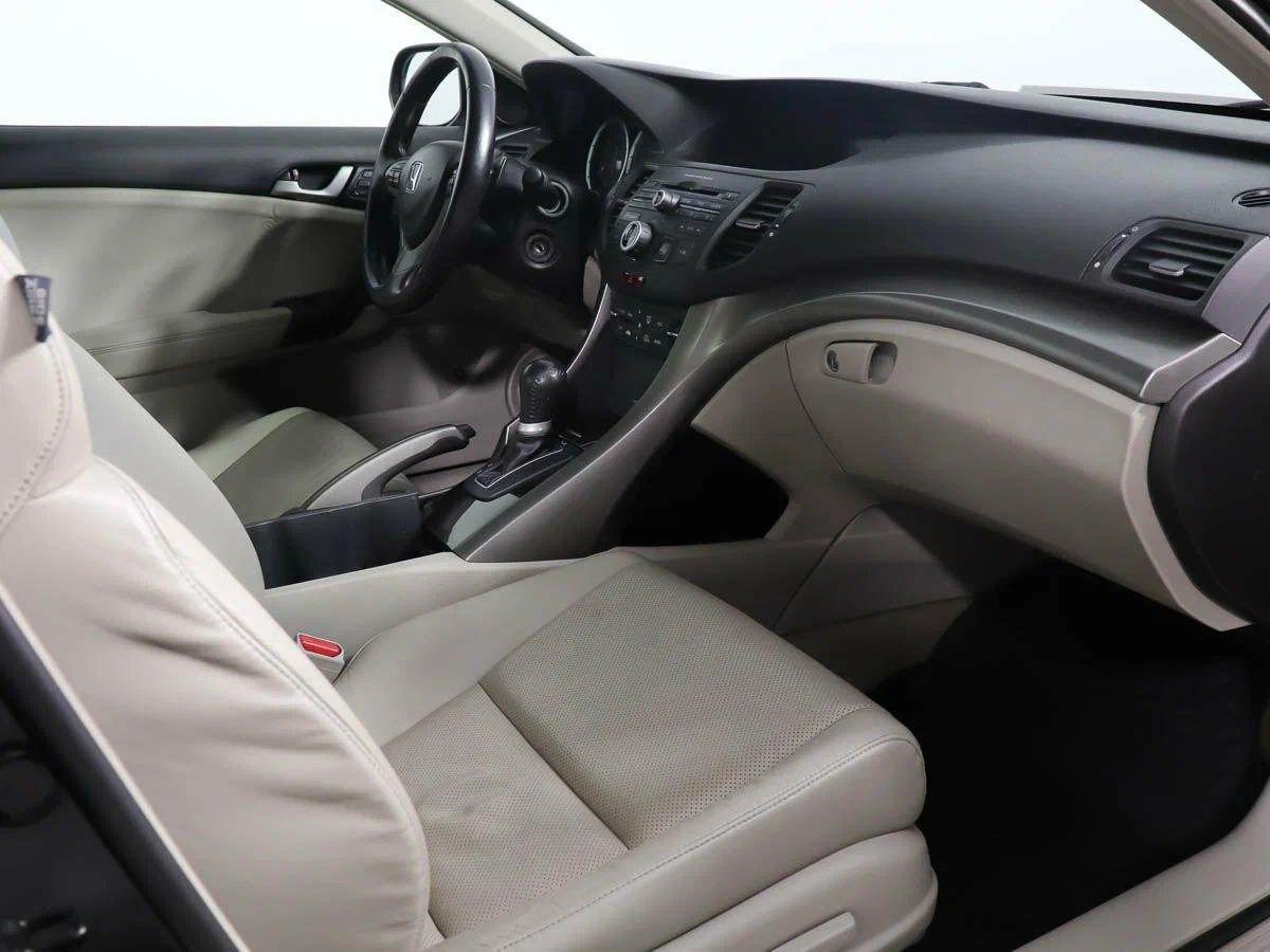 Honda Accord 2010, черный