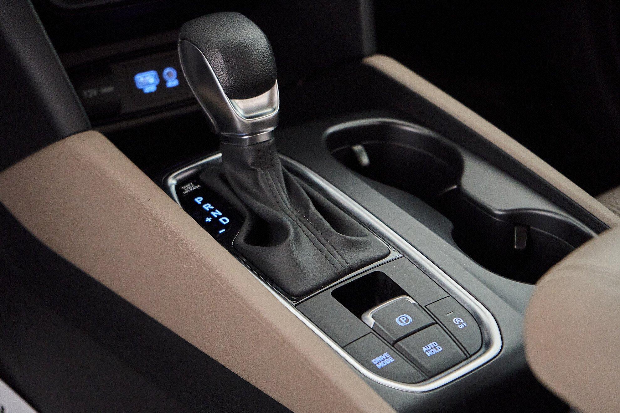 Hyundai Santa Fe 2020, красный