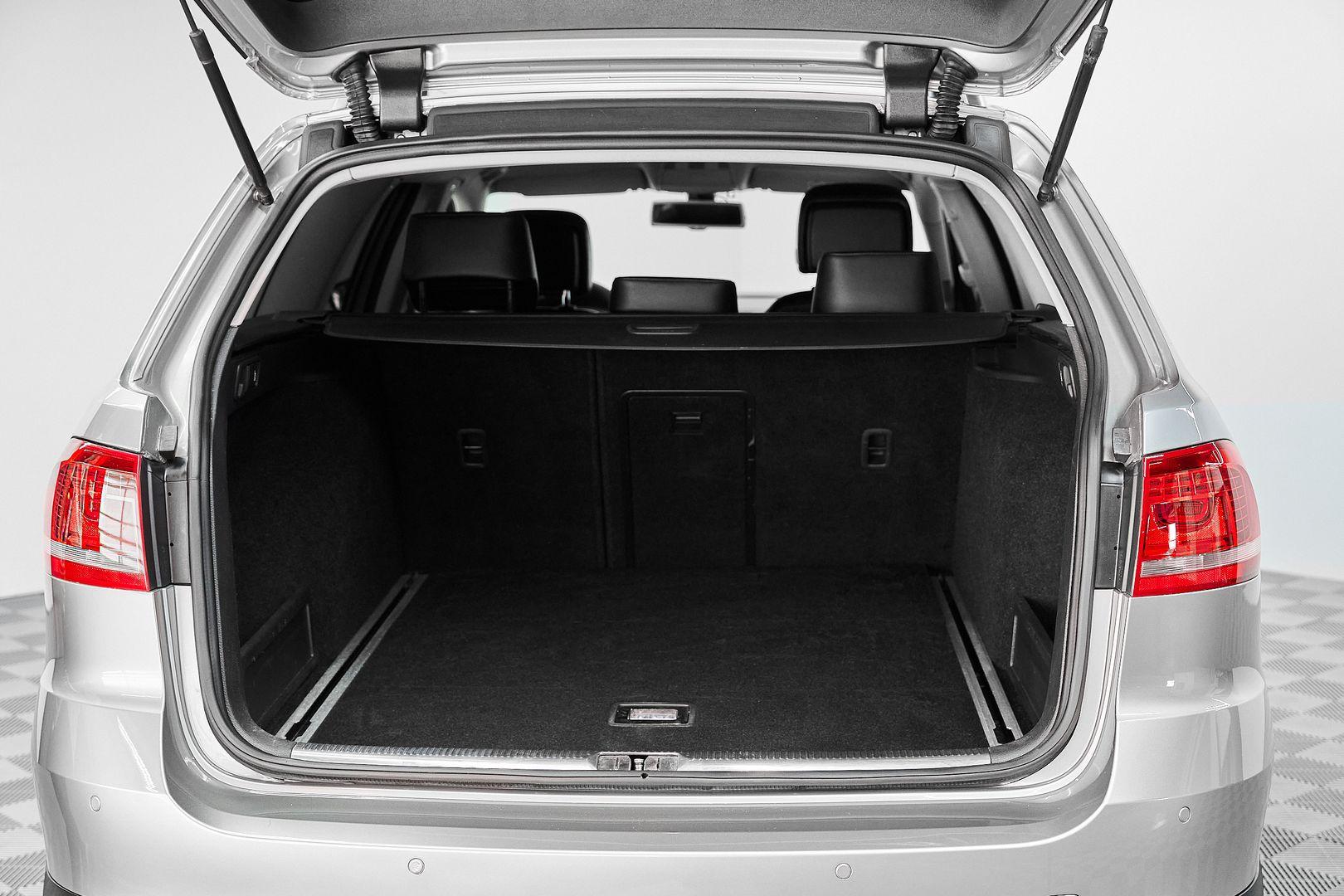 Volkswagen Passat 2012, серебряный