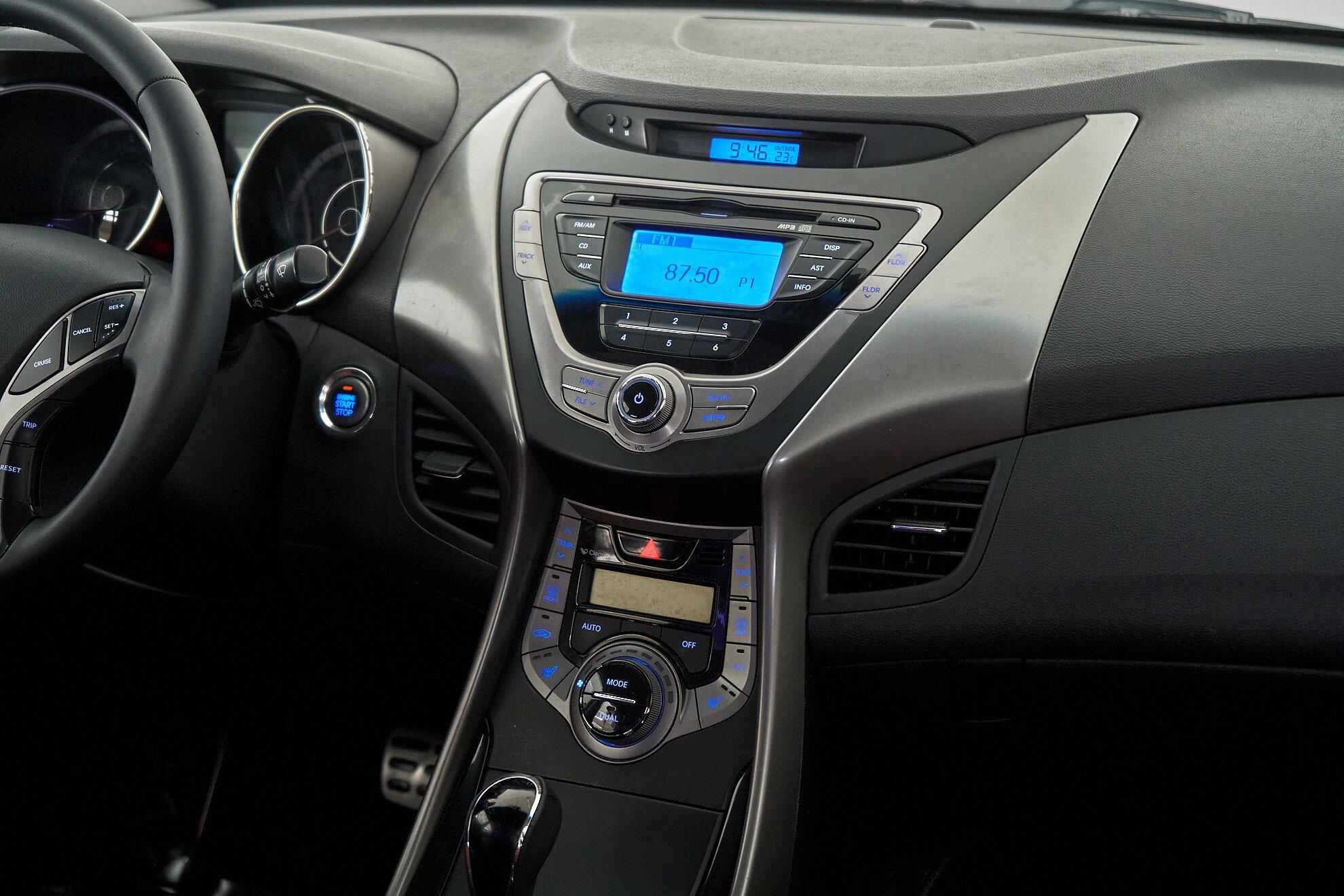 Hyundai Elantra 2012, серый