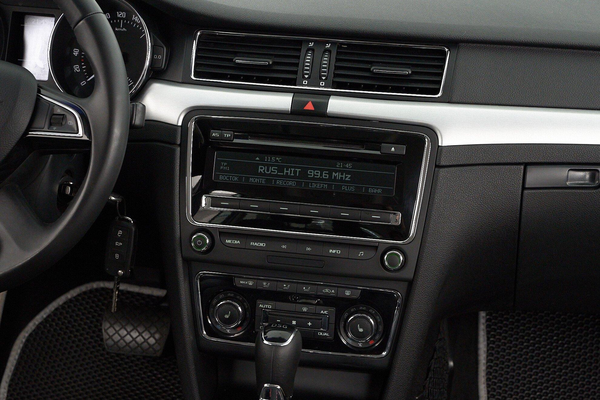 Skoda Superb 2014, белый