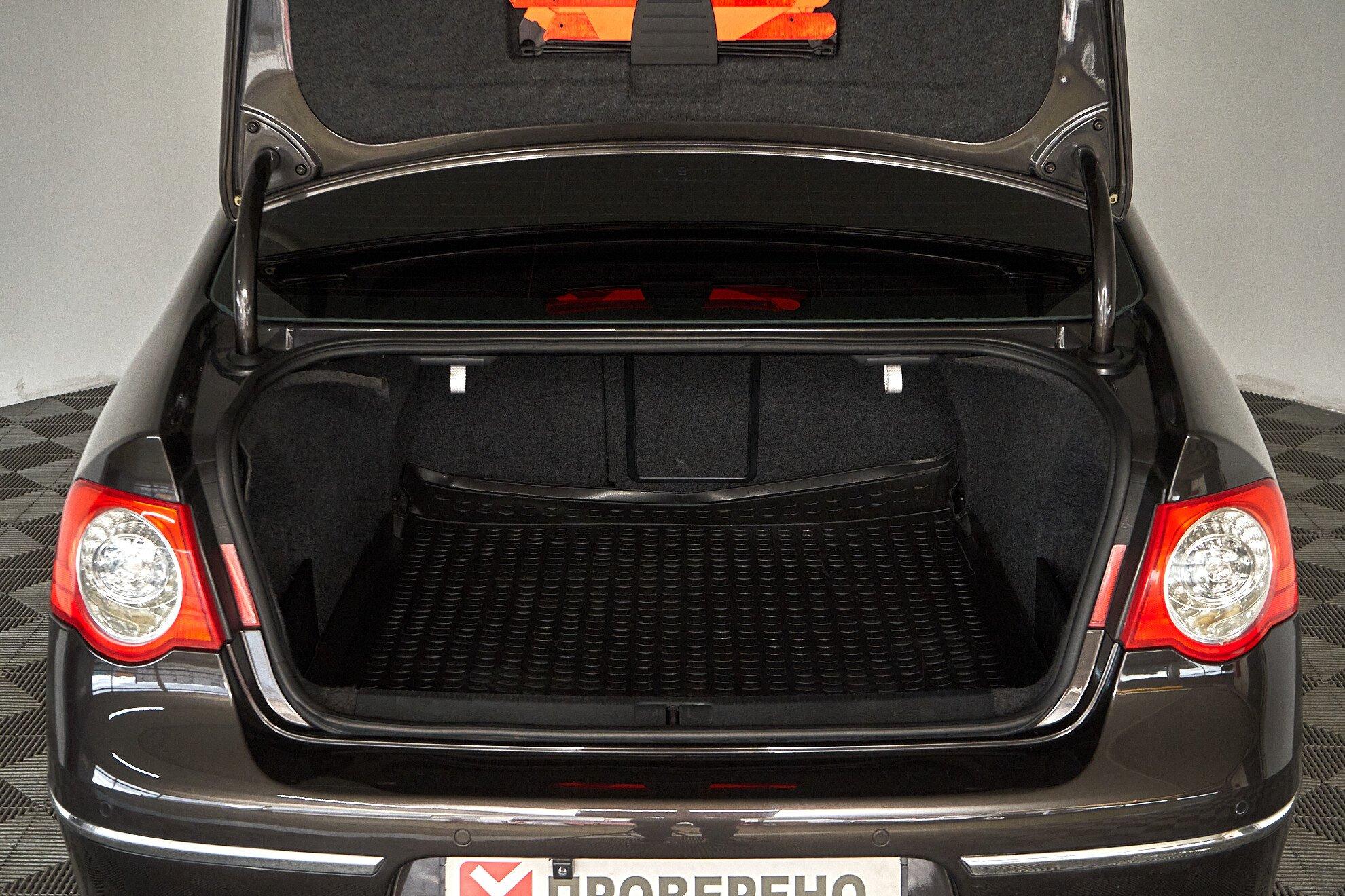 Volkswagen Passat 2010, коричневый