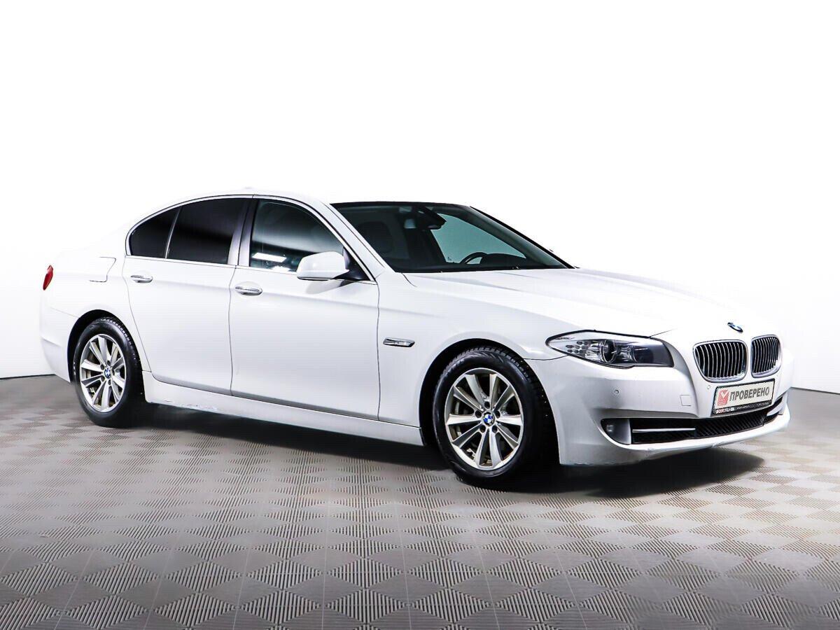 BMW 5 серии 2012, белый