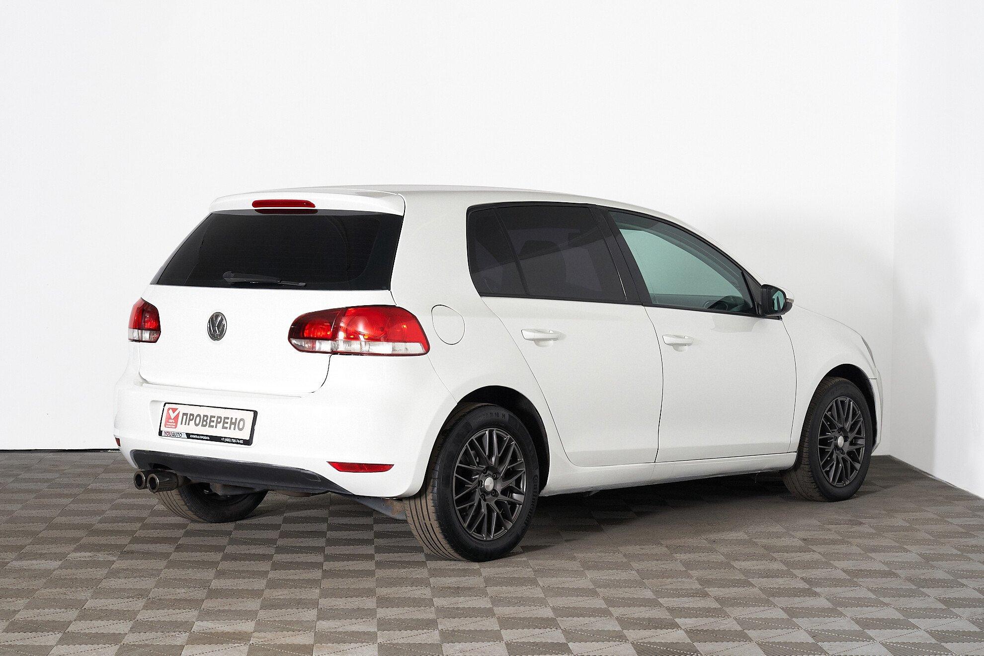 Volkswagen Golf 2012, белый