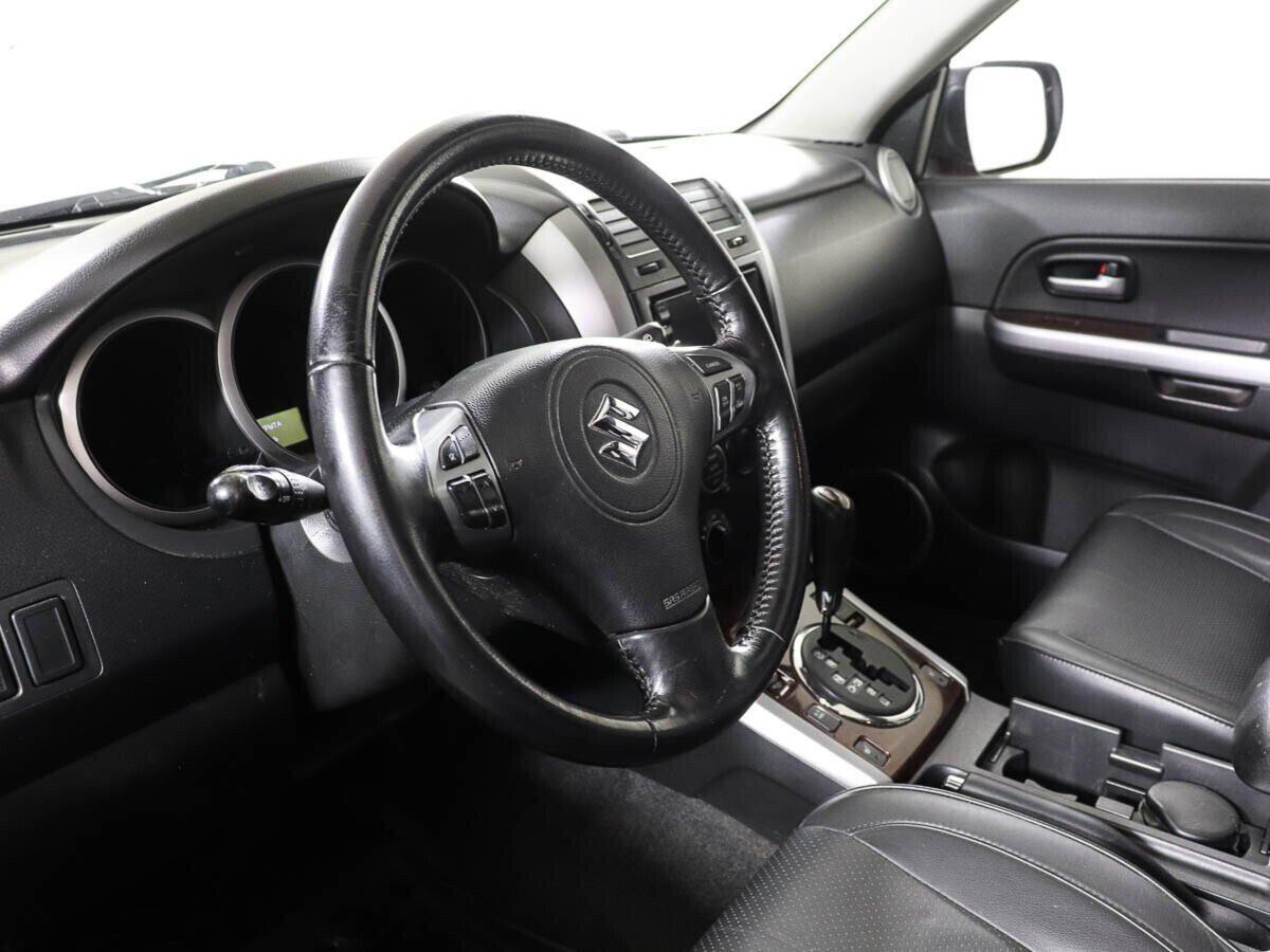 Suzuki Grand Vitara 2010, красный