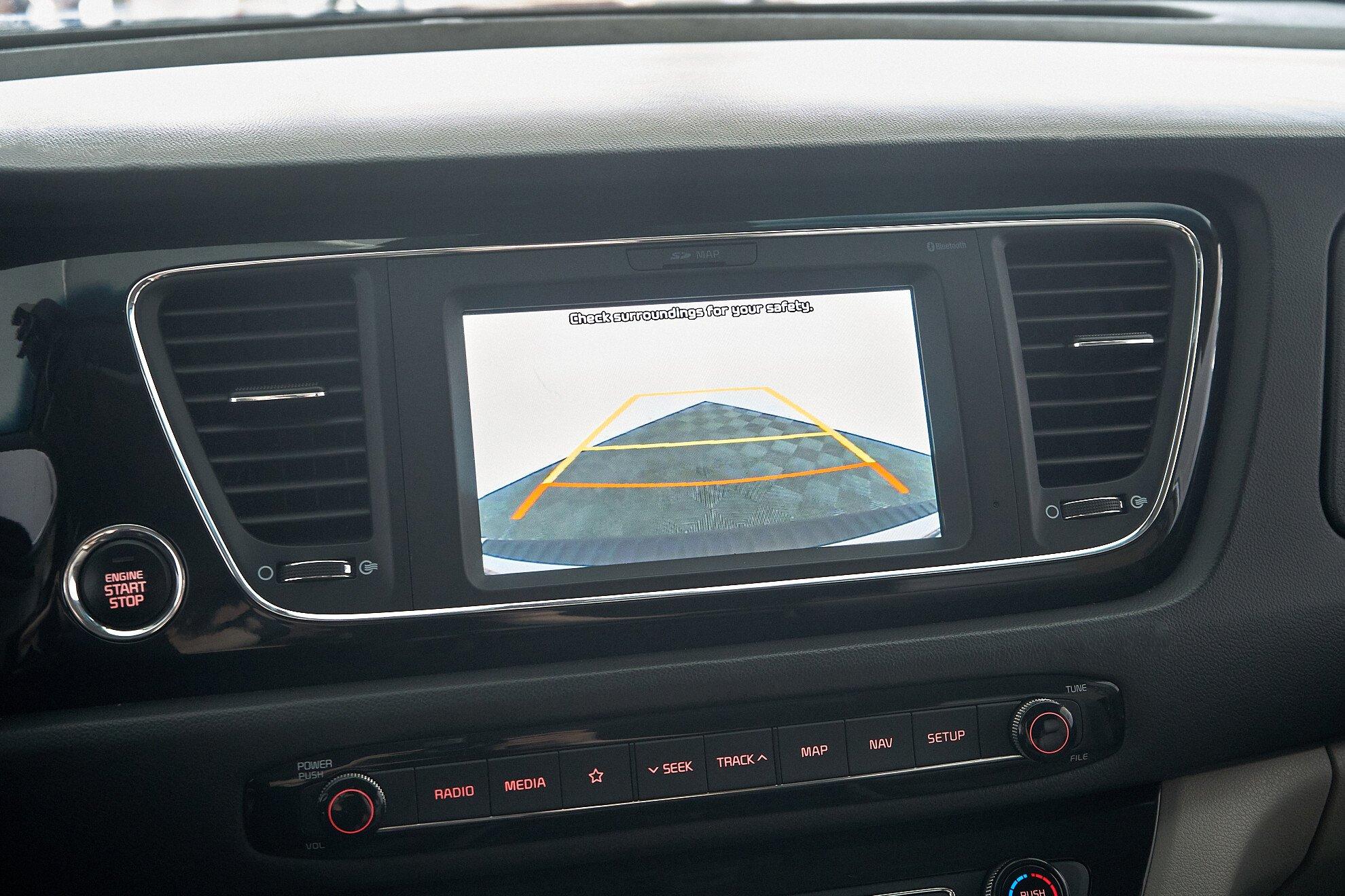Kia Carnival 2017, белый