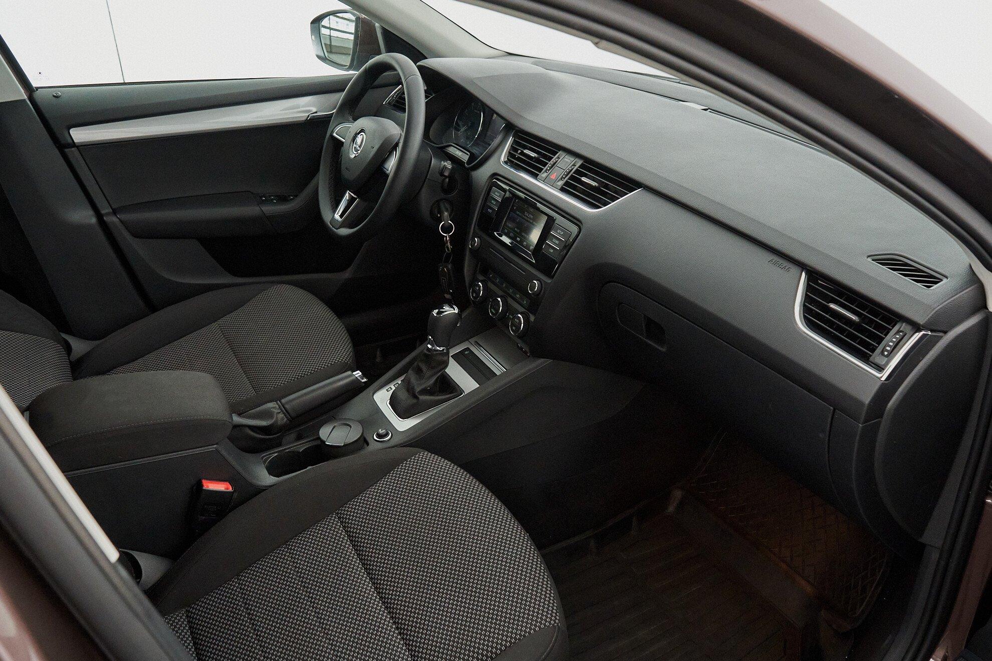 Skoda Octavia 2016, коричневый