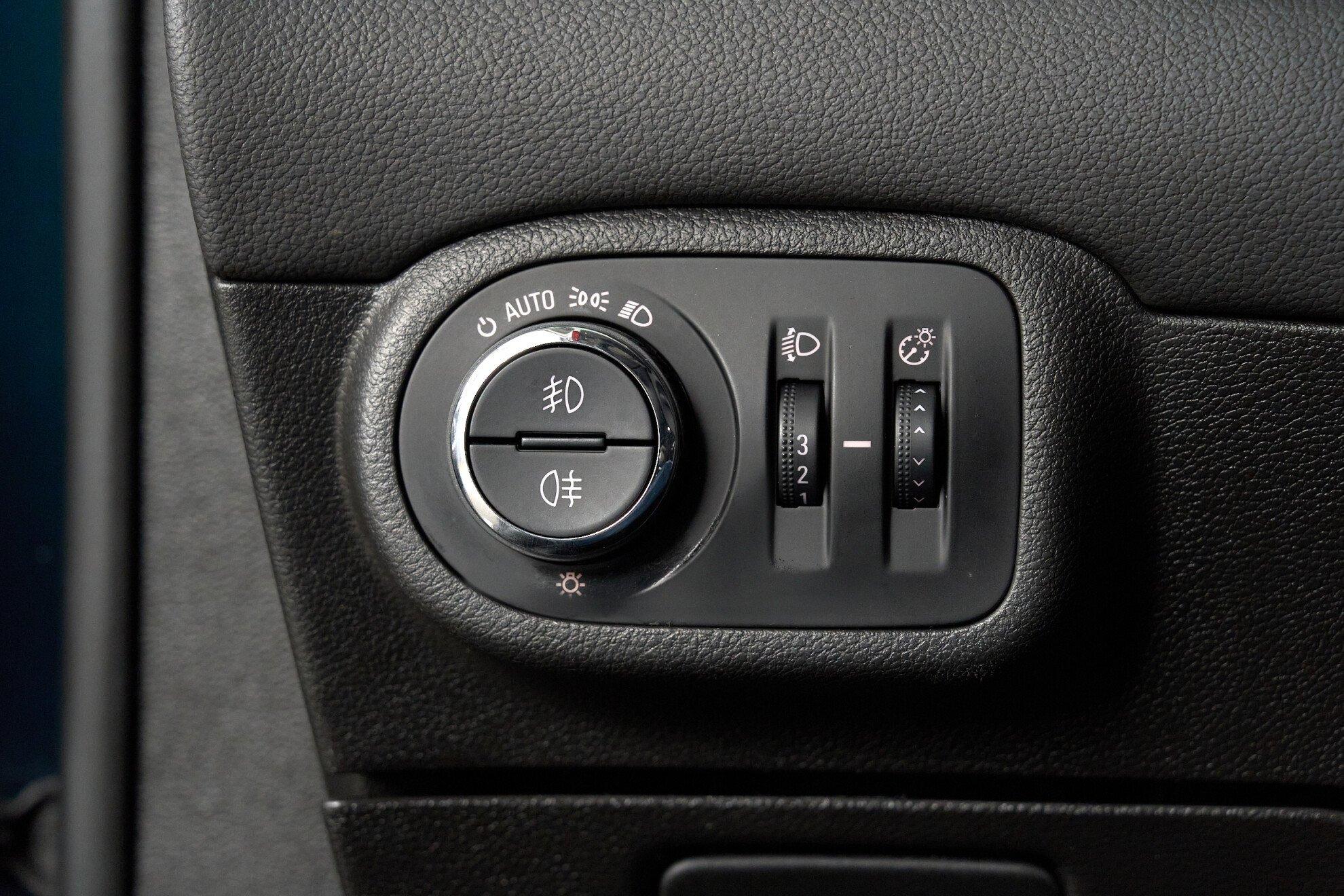 Opel Zafira 2014, зеленый