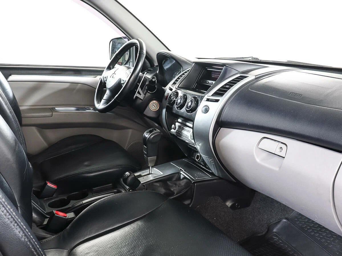 Mitsubishi Pajero Sport 2012, черный