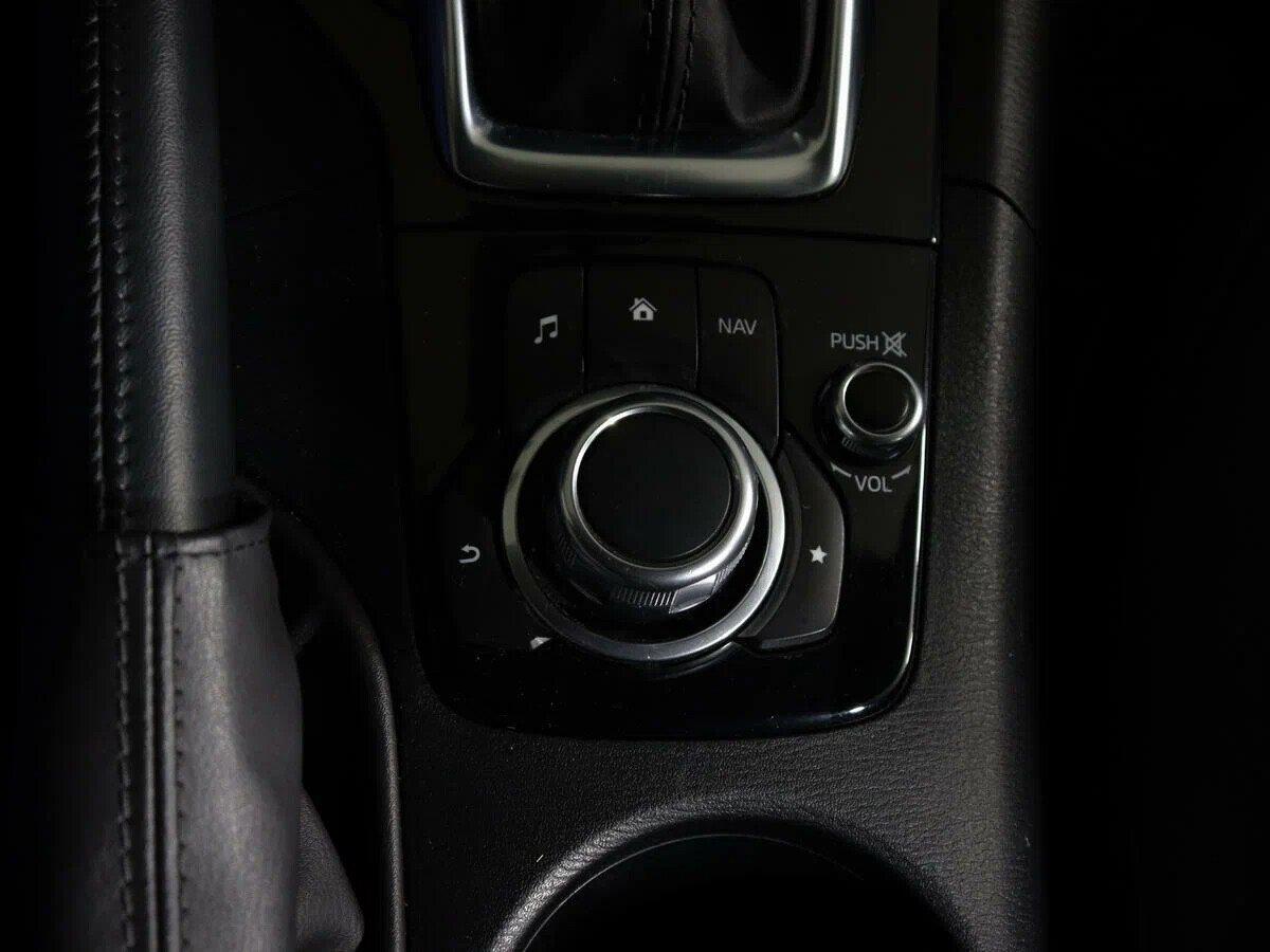 Mazda 3 2018, белый
