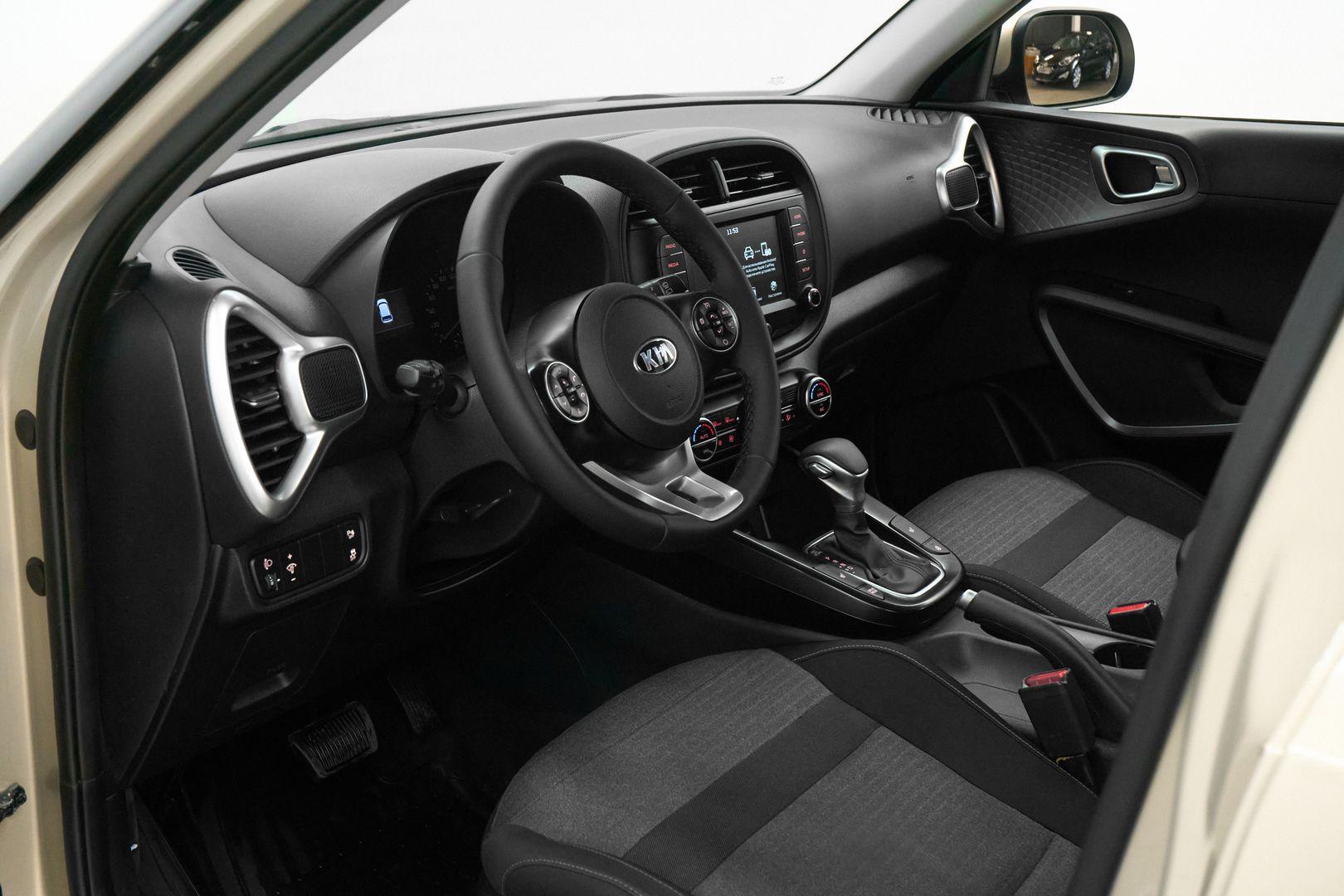 Kia Soul 2019, бежевый