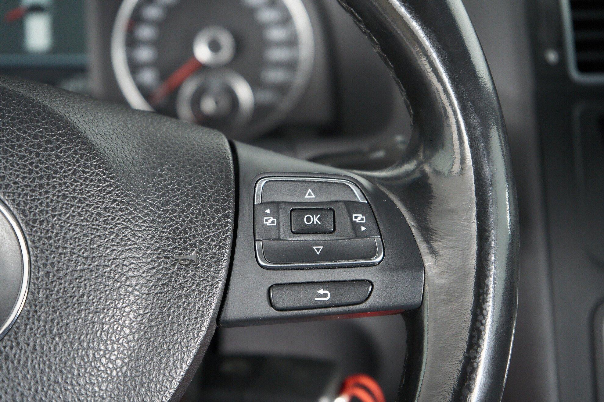 Volkswagen Touran 2012, черный