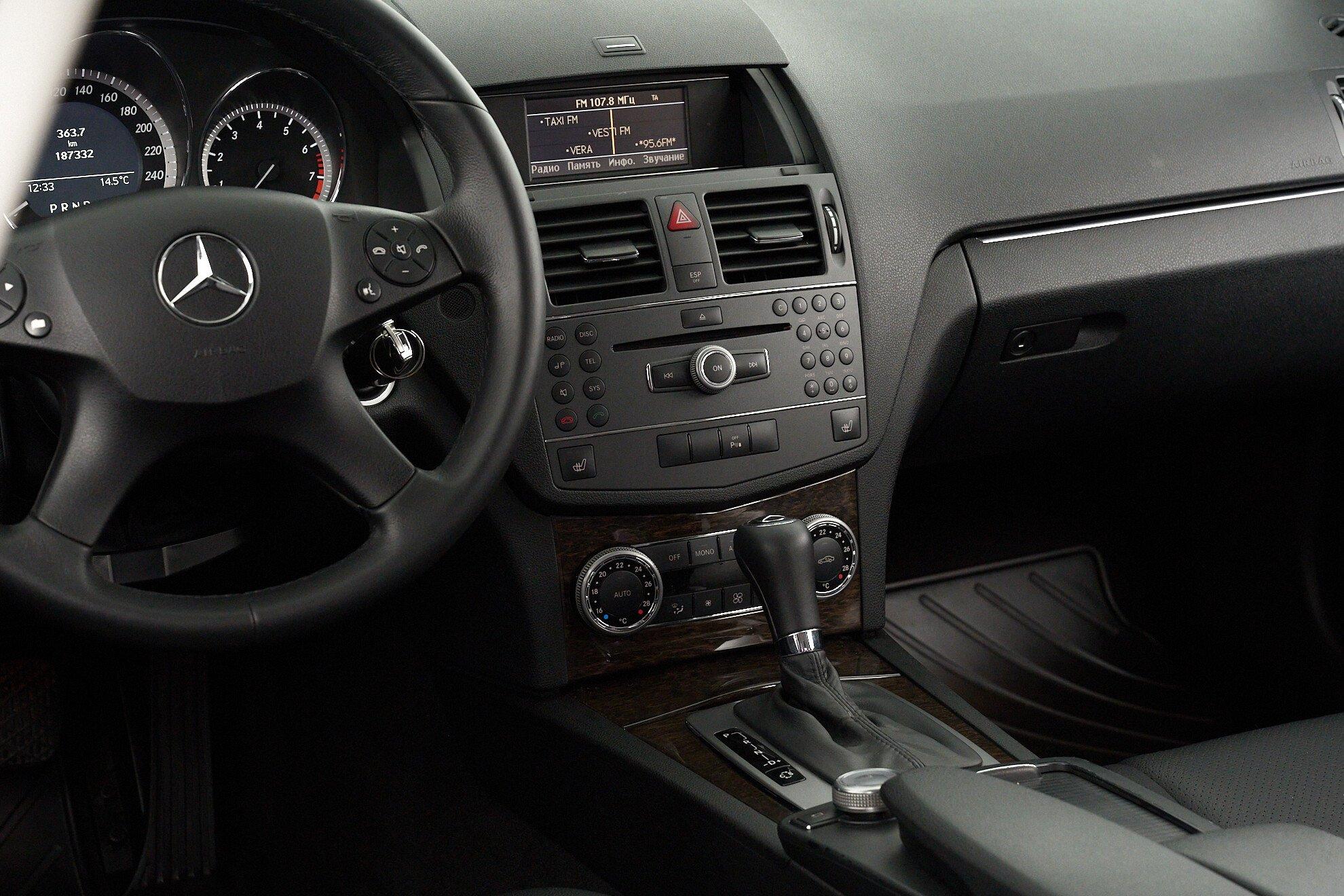 Mercedes-Benz C-Класс 2010, черный