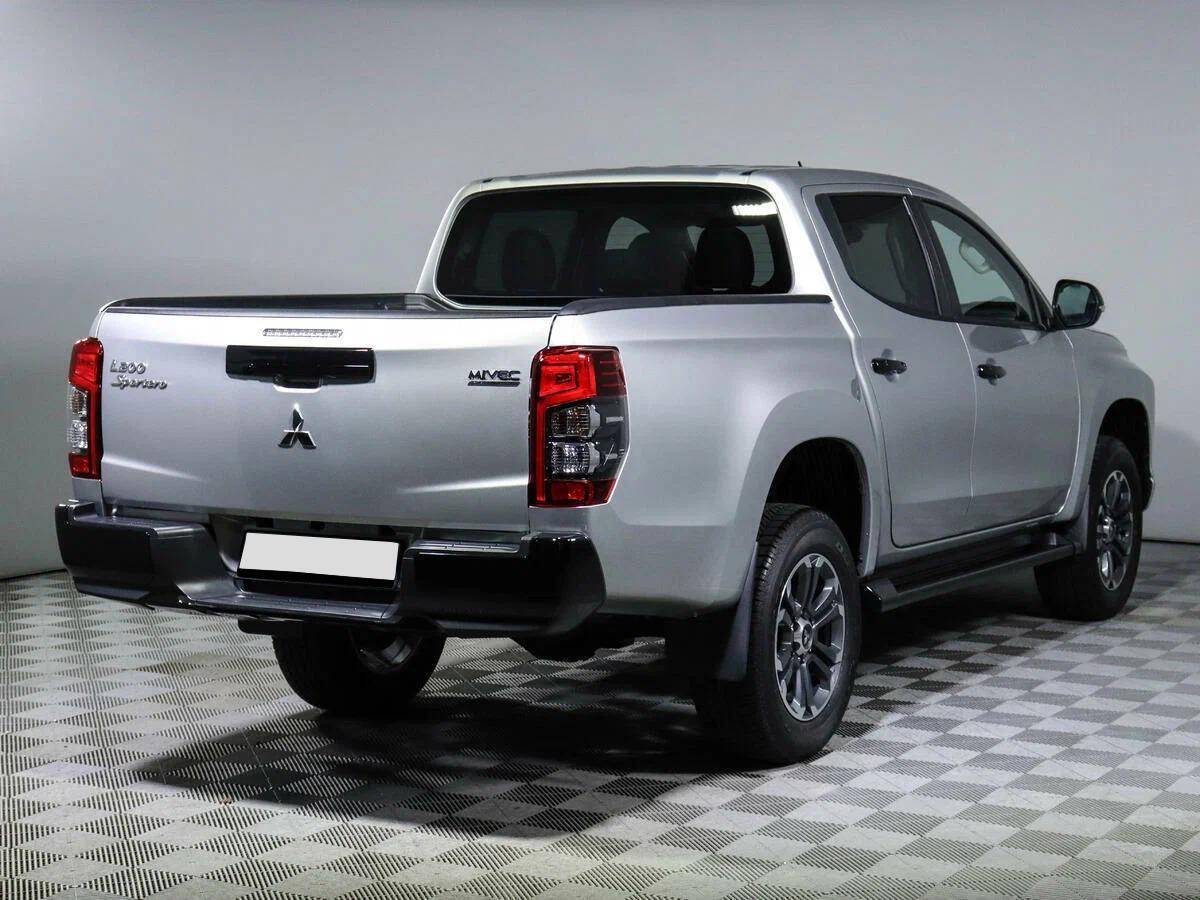 Mitsubishi L200 2023, серебряный