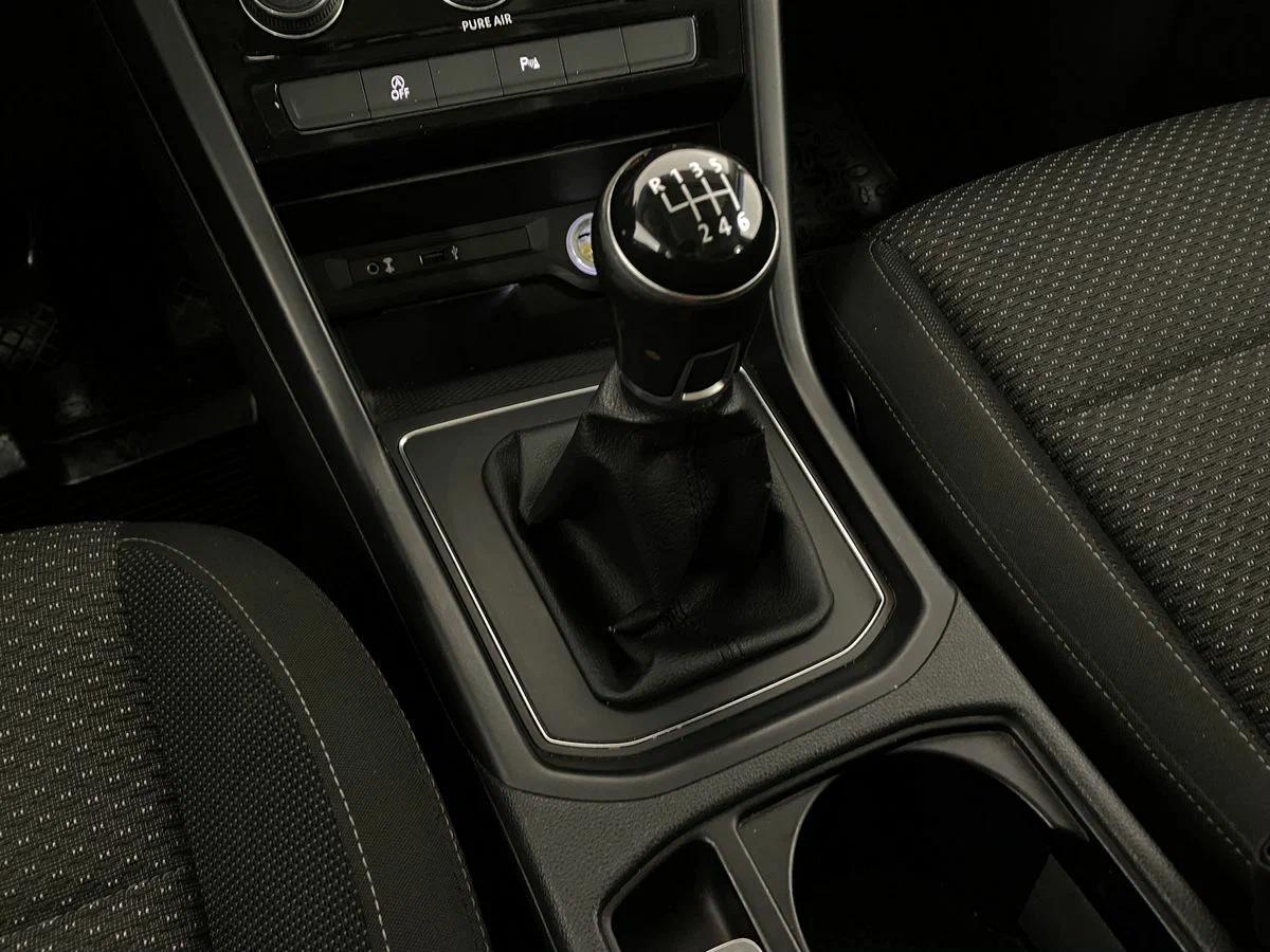 Volkswagen Touran 2018, белый