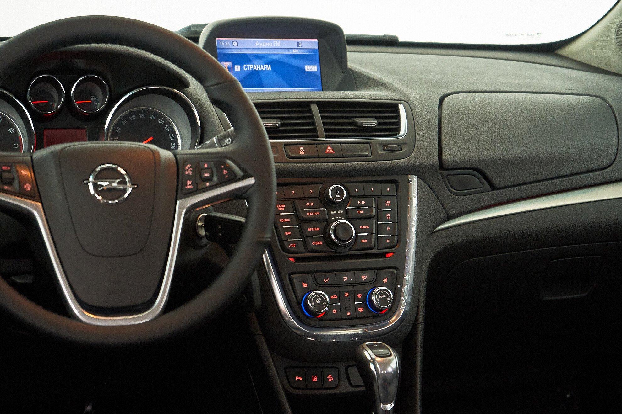 Opel Mokka 2013, белый