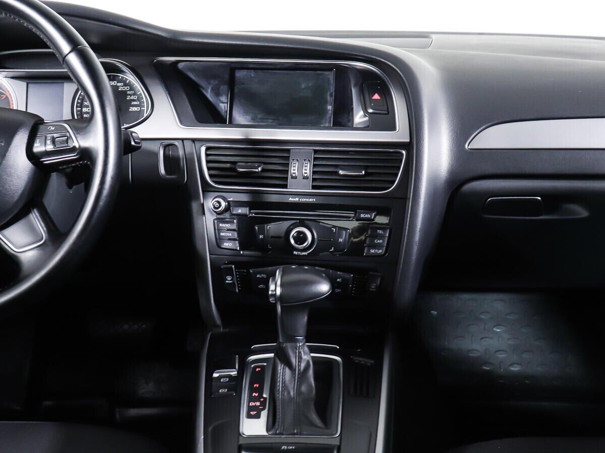 Audi A4 2015, белый