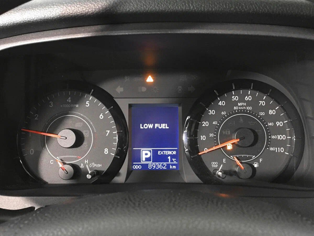 Toyota Sienna 2015, серебряный