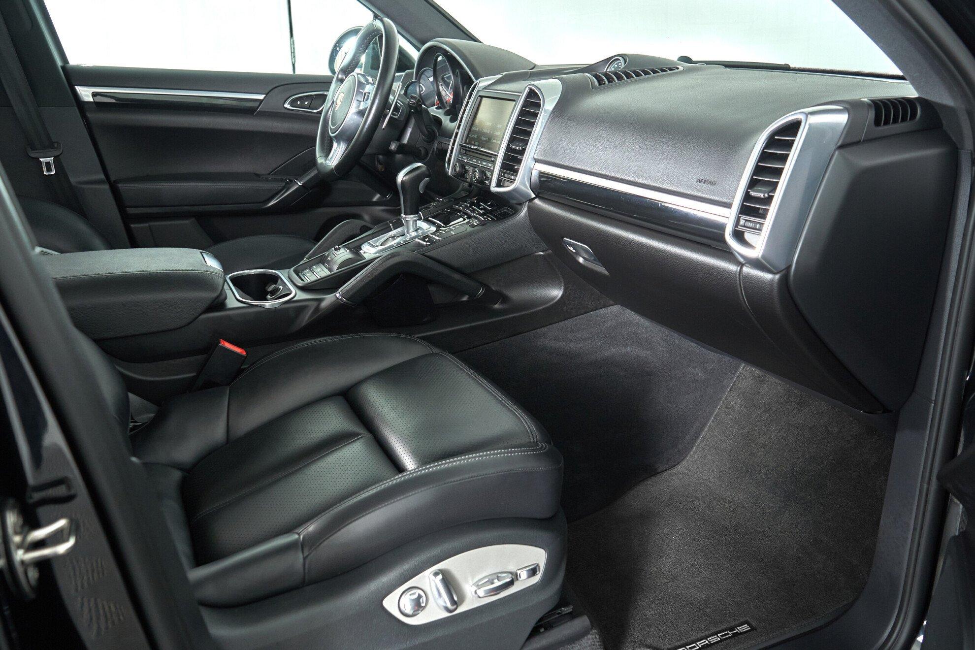 Porsche Cayenne 2012, черный
