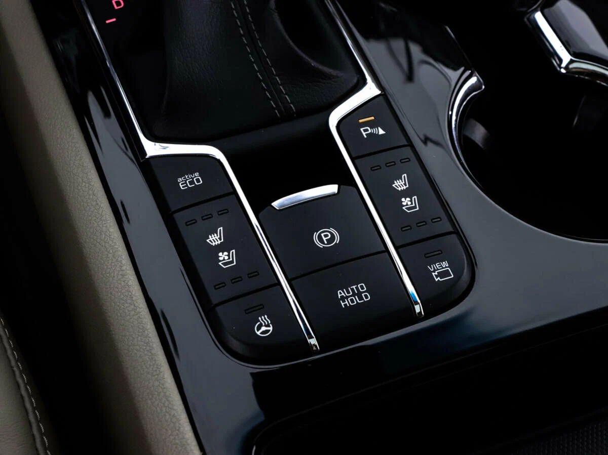 Kia Carnival 2017, белый