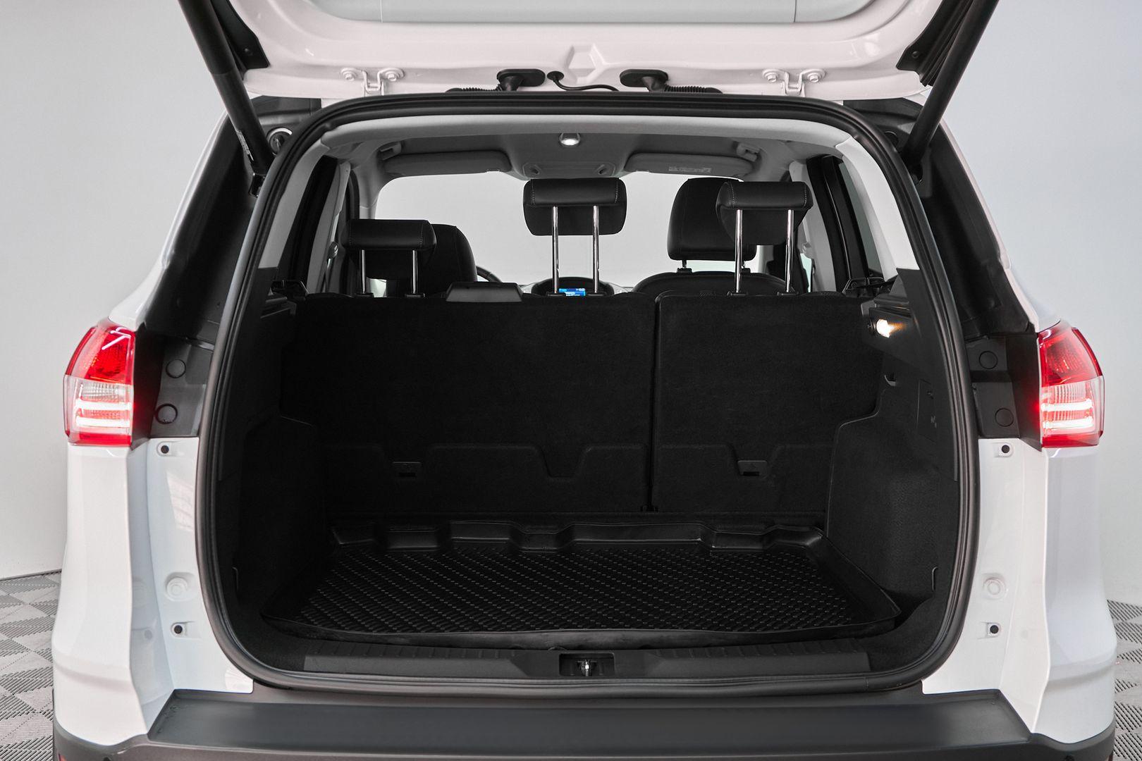 Ford Kuga 2015, белый