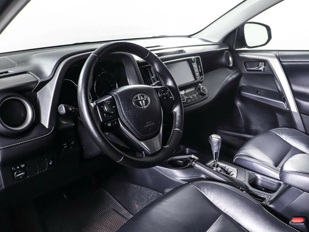 Toyota RAV4 2017, черный