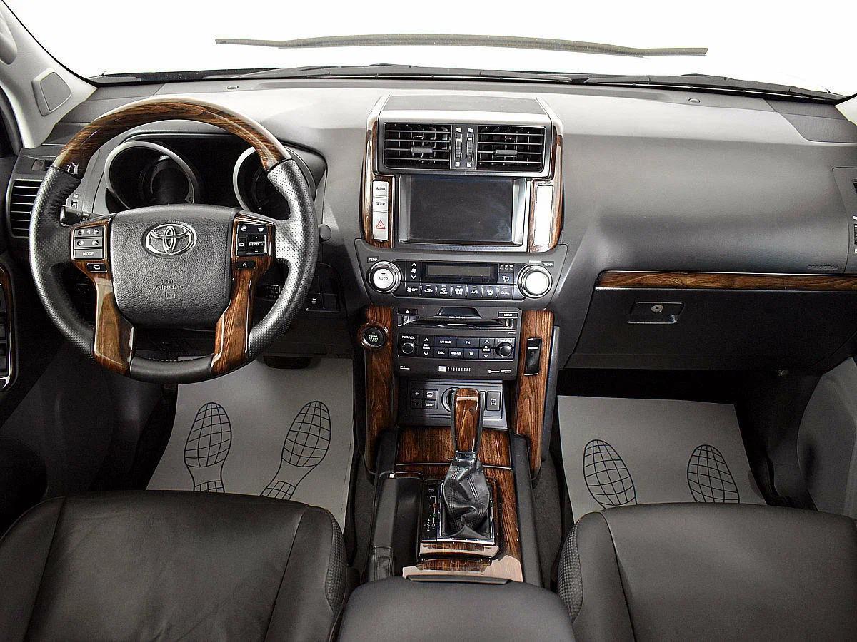 Toyota Land Cruiser Prado 2010, черный