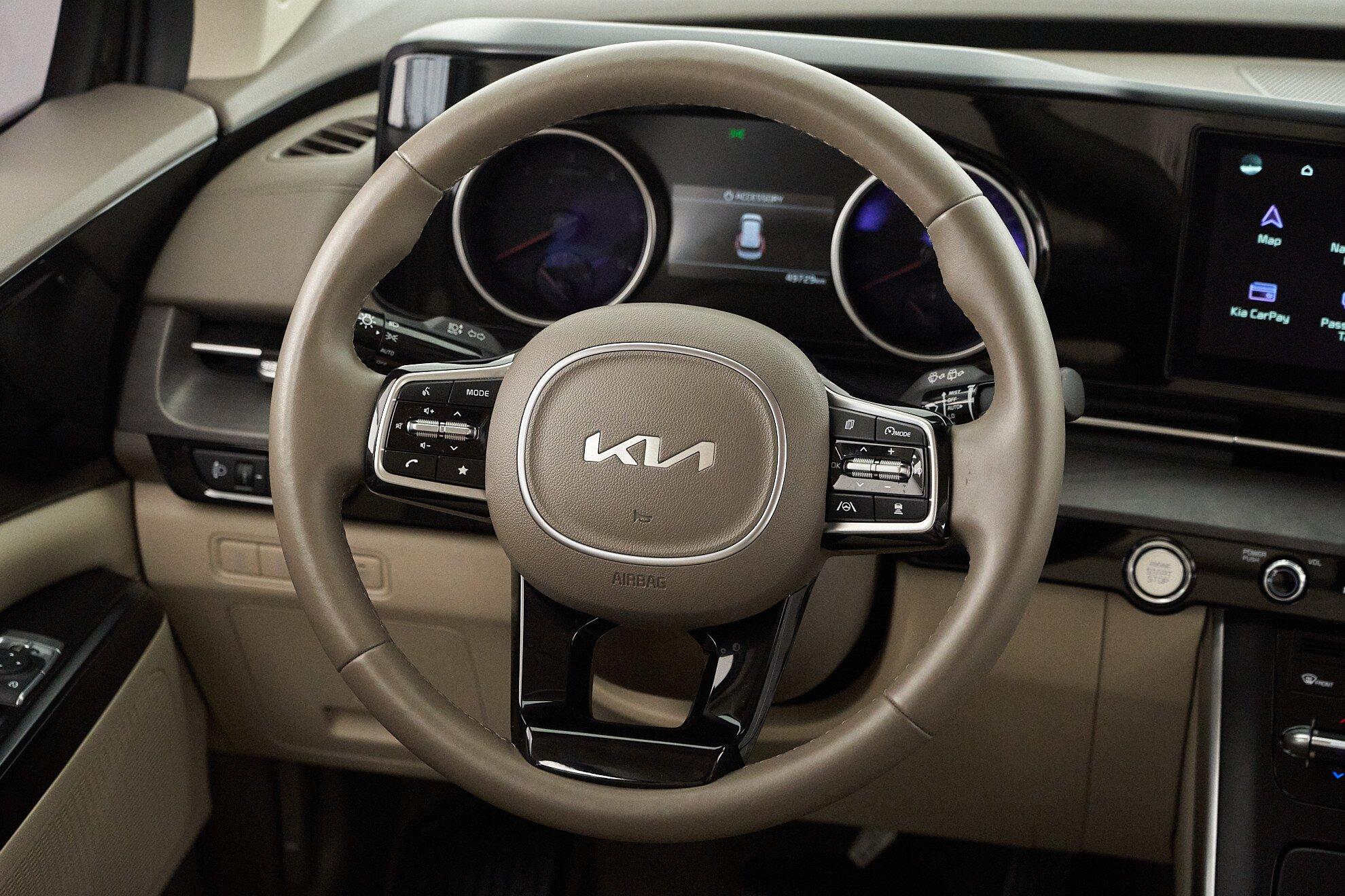 Kia Carnival 2022, черный