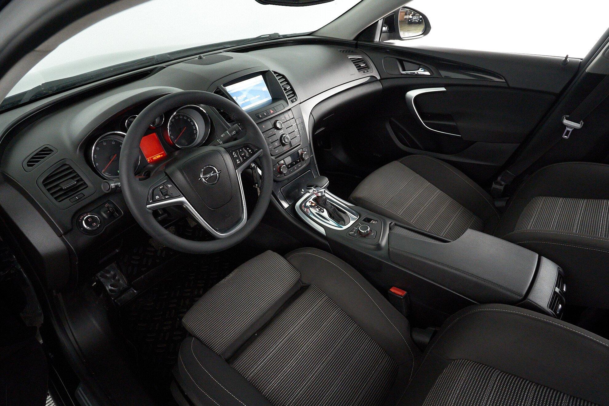 Opel Insignia 2012, черный