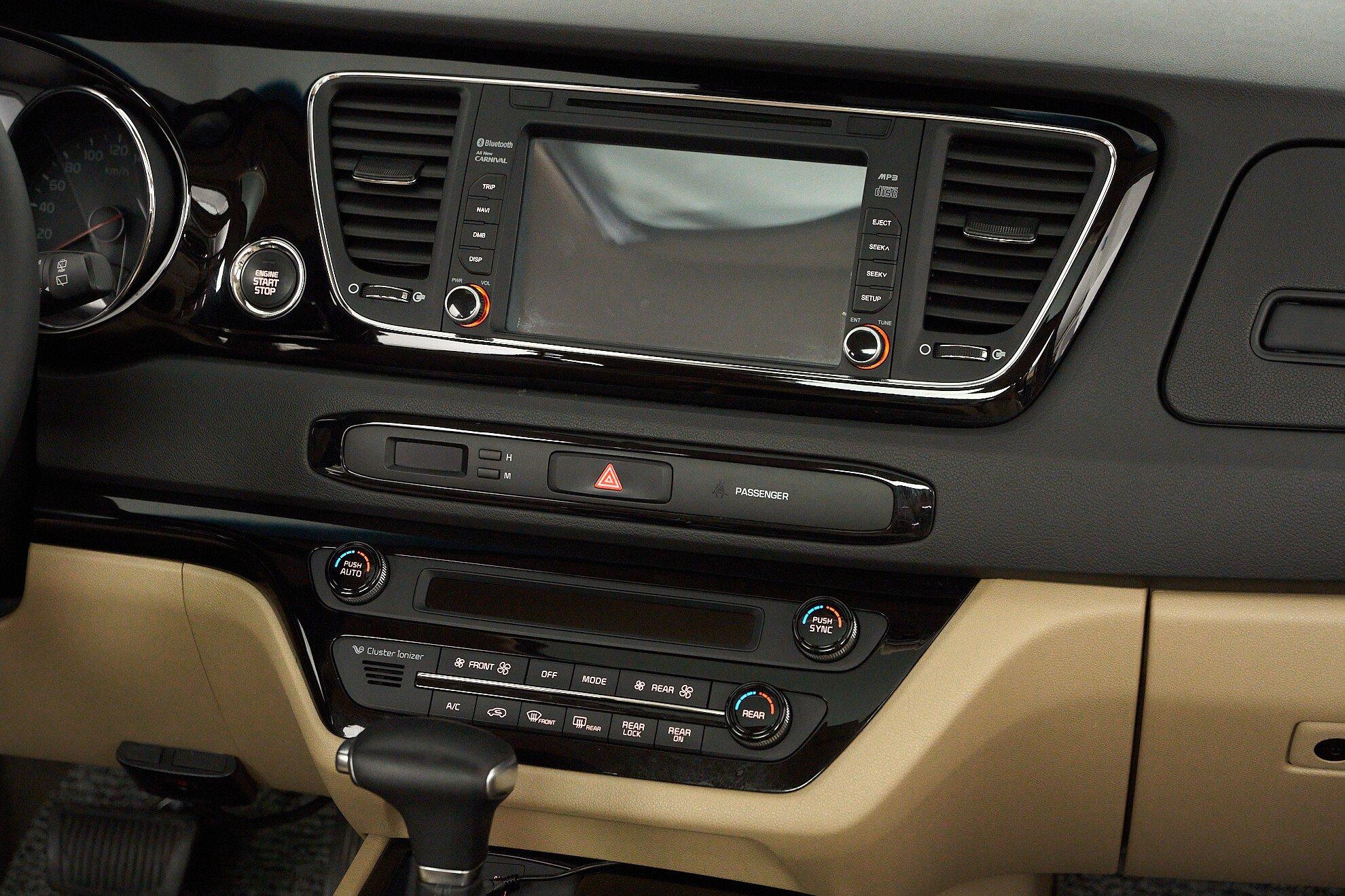 Kia Carnival 2019, черный