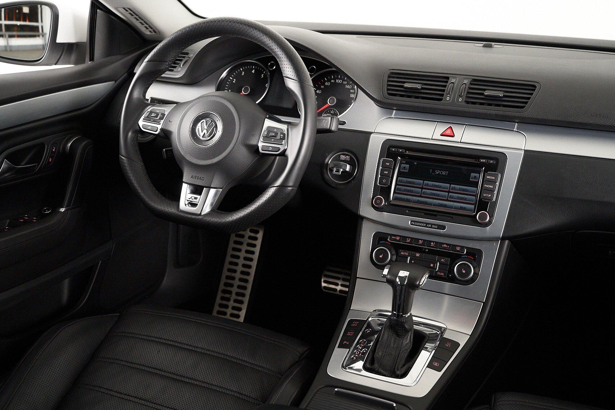 Volkswagen Passat CC 2010, белый