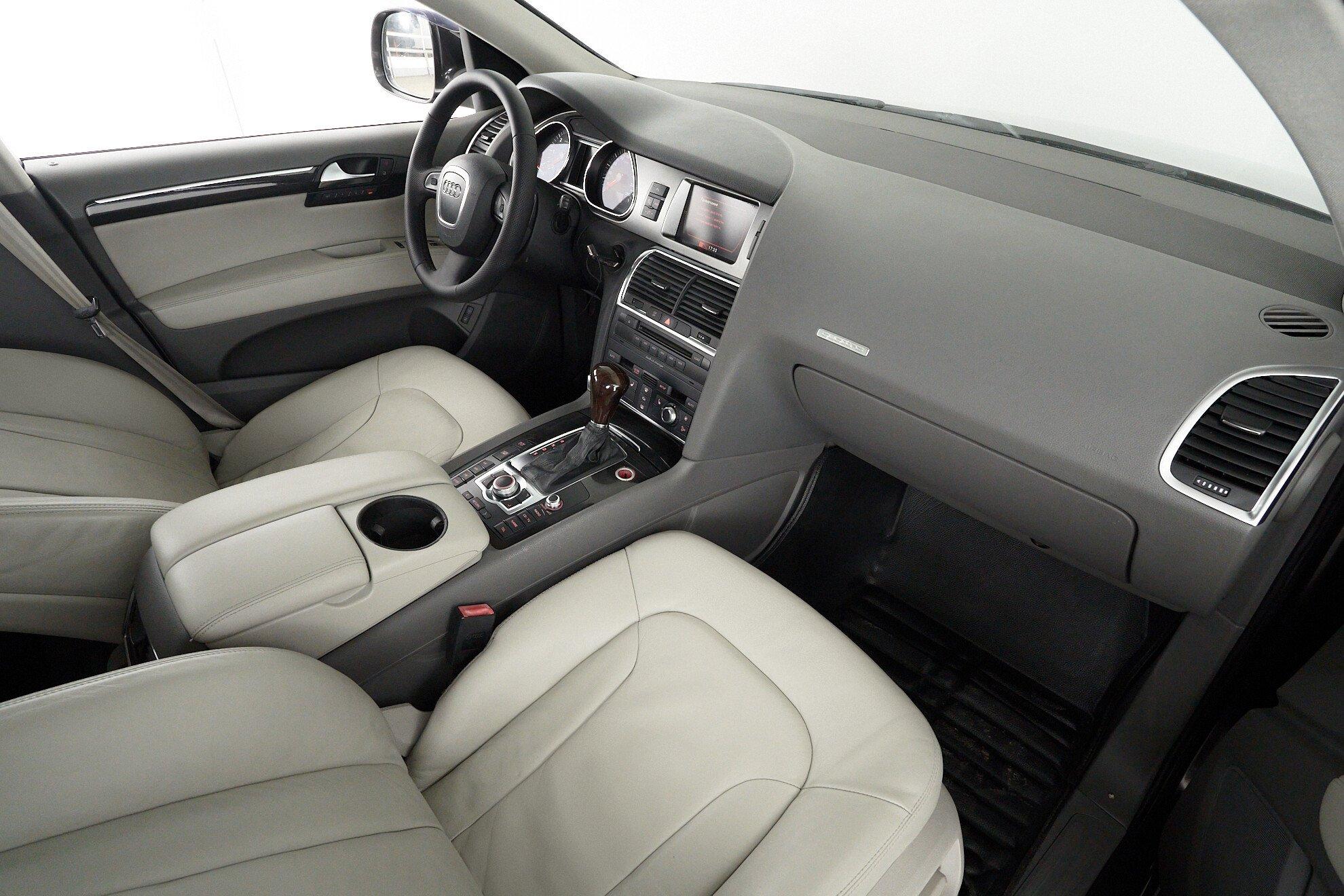 Audi Q7 2007, серый