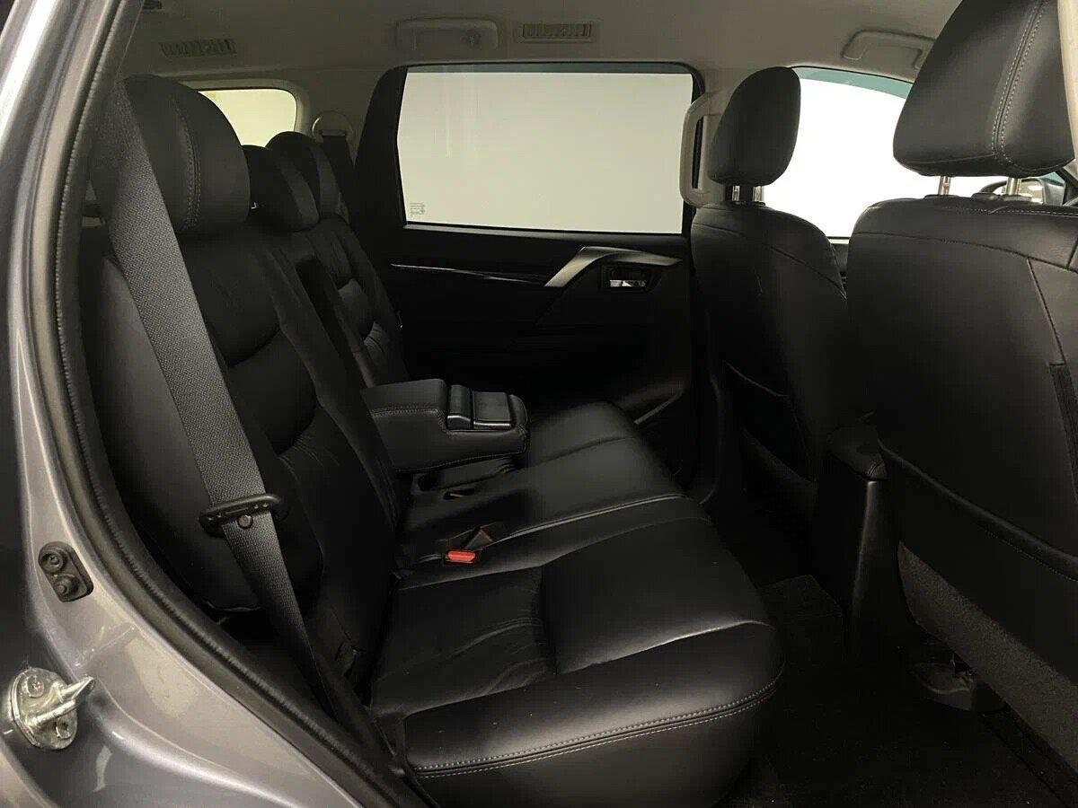Mitsubishi Pajero Sport 2018, серый