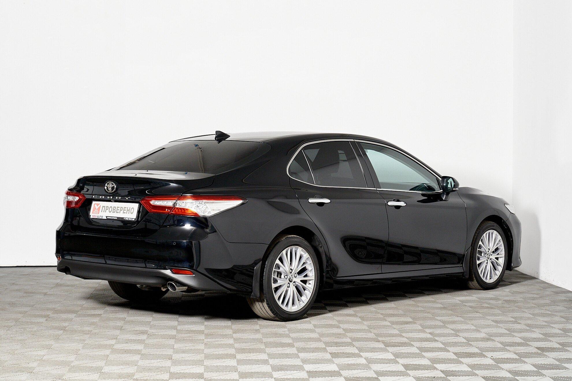 Toyota Camry 2021, черный