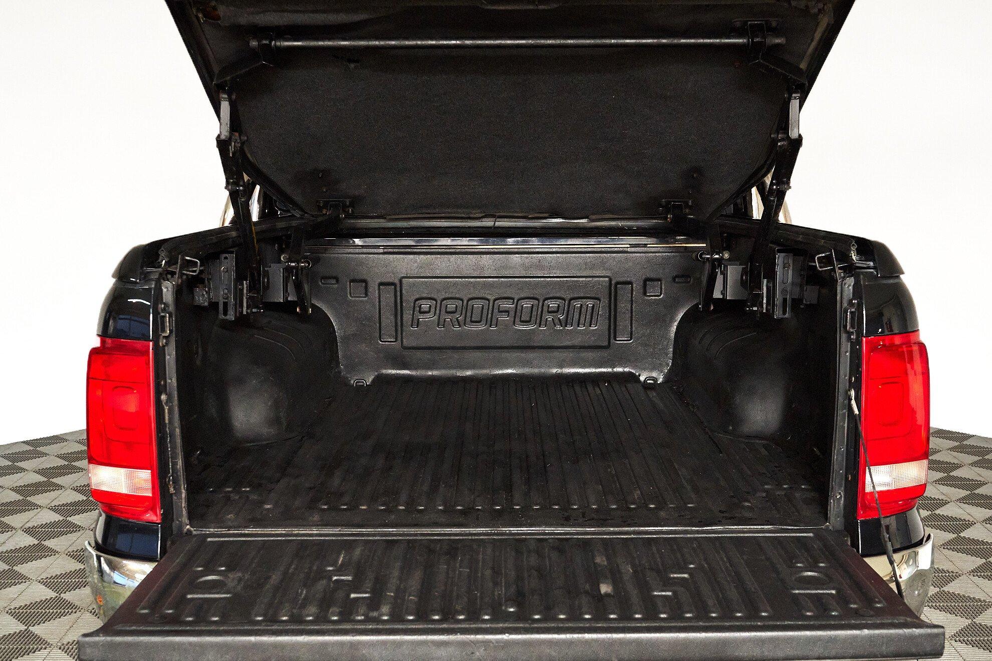 Volkswagen Amarok 2011, черный