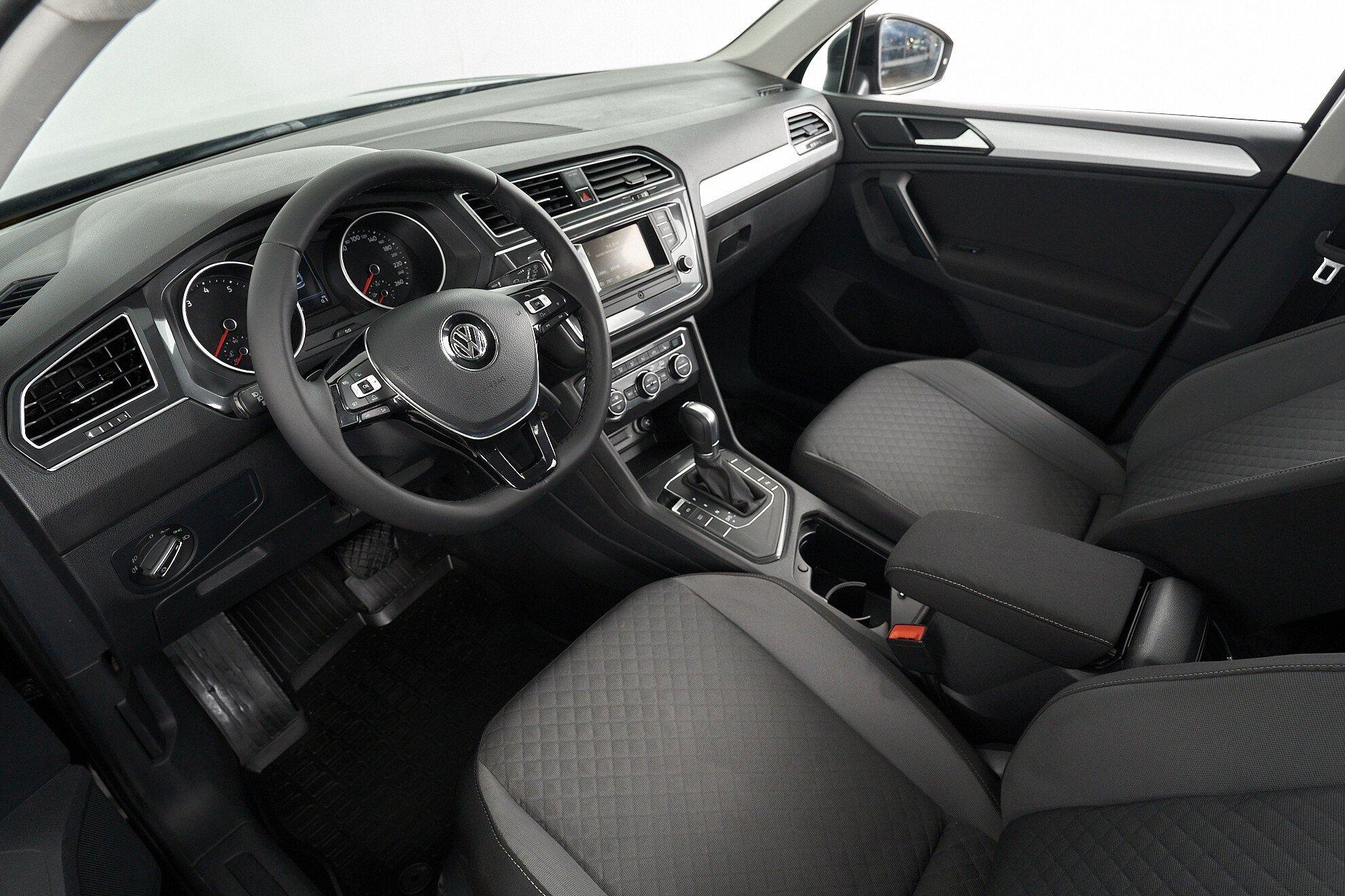 Volkswagen Tiguan 2017, черный