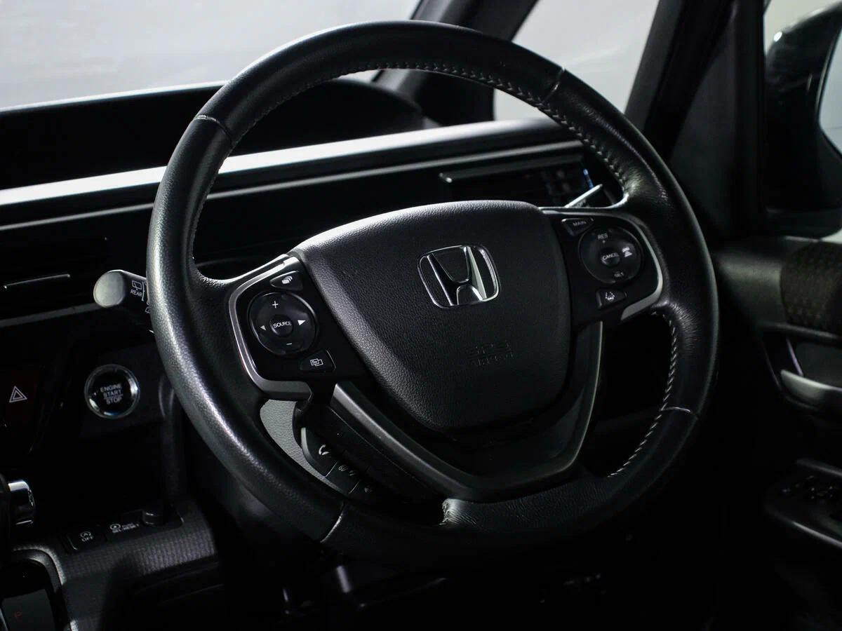 Honda Stepwgn 2017, черный