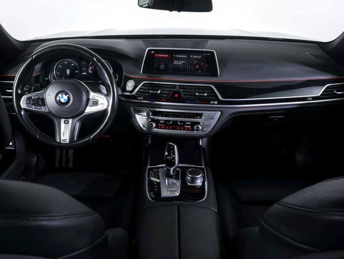 BMW 7 серии 2018, серый