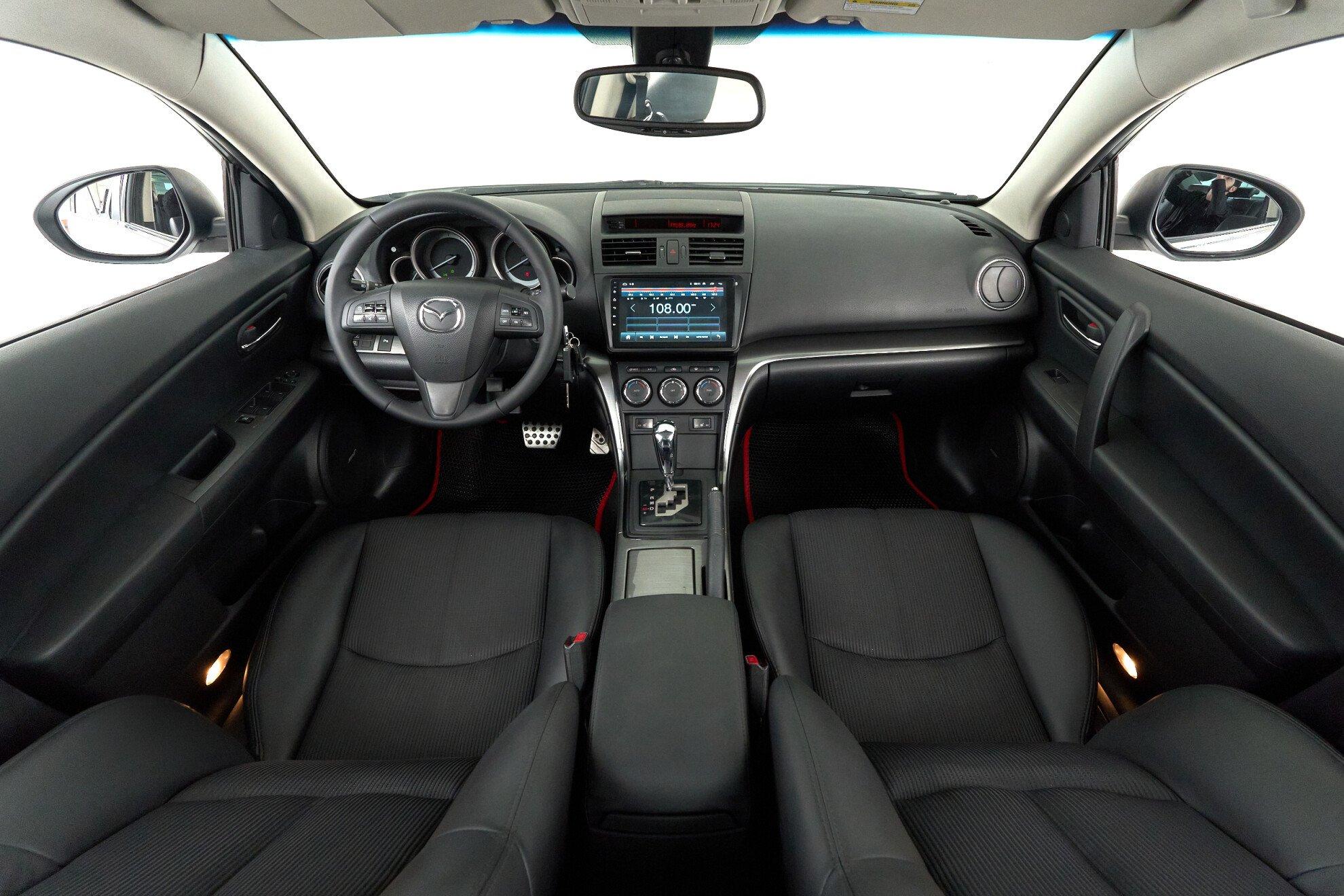 Mazda 6 2011, белый