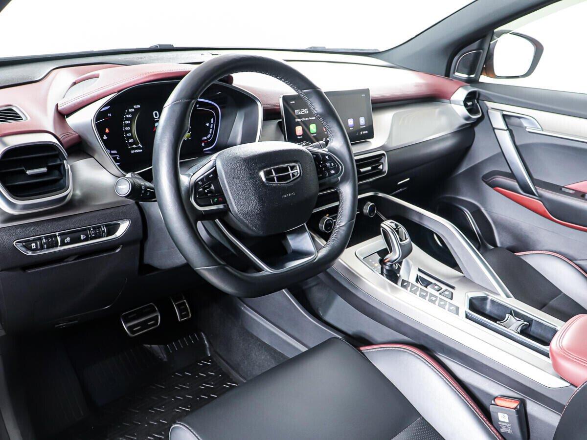 Geely Coolray 2022, желтый
