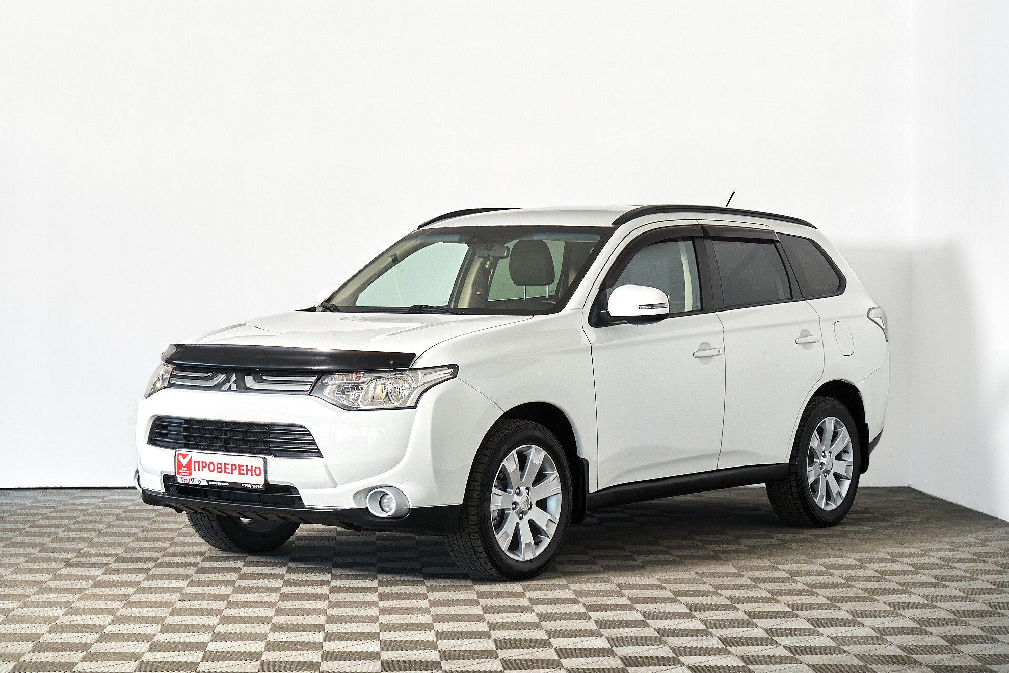 Mitsubishi Outlander 2013, белый
