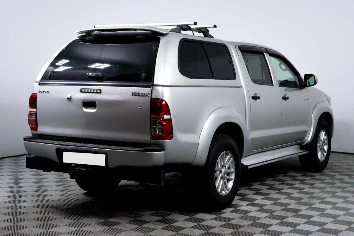Toyota Hilux 2012, серебряный