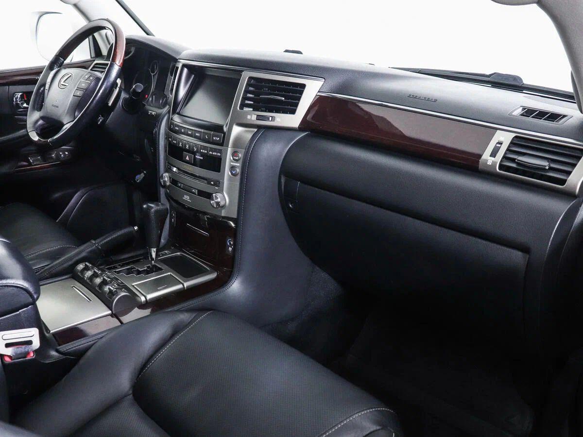 Lexus LX 2012, белый