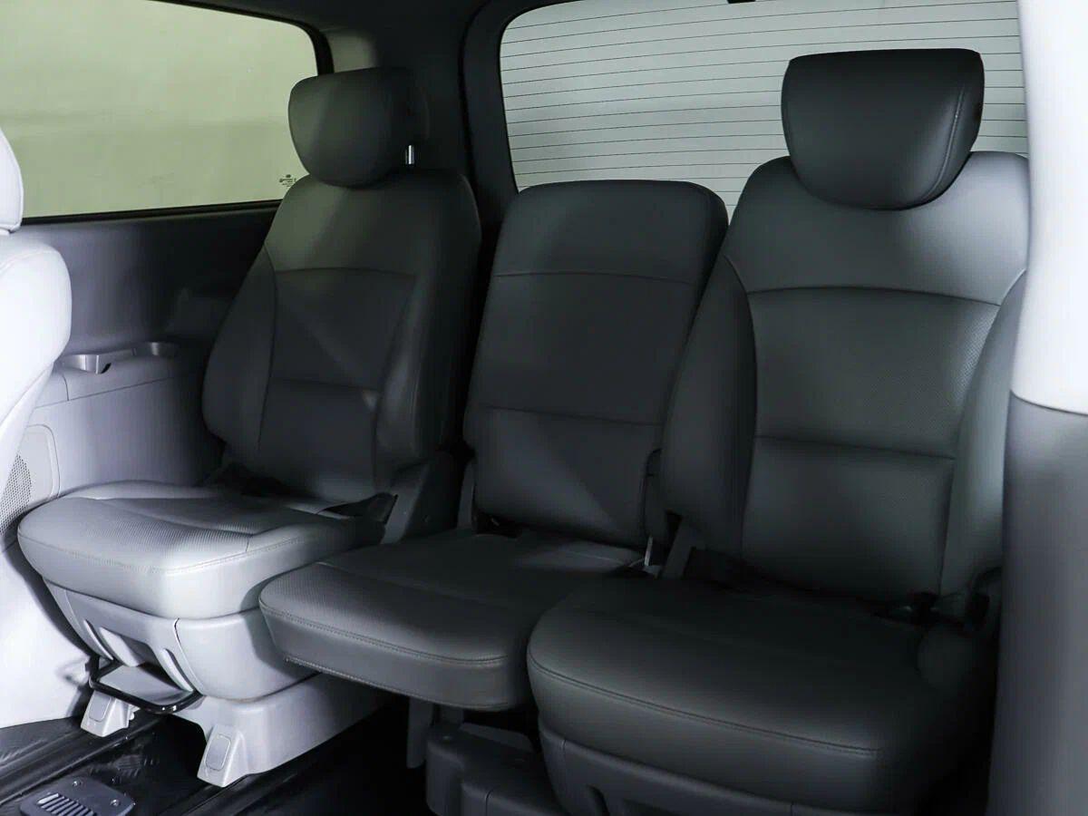 Hyundai Grand Starex 2019, серый