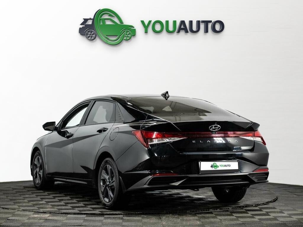 Hyundai Elantra 2022, черный