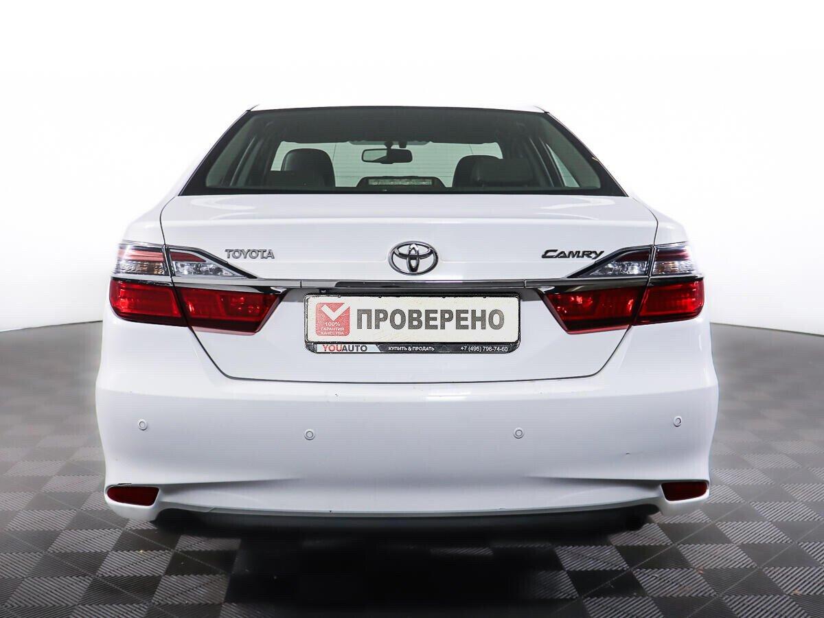 Toyota Camry 2017, белый