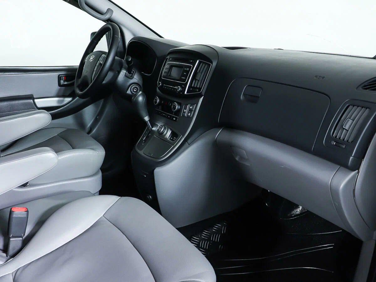 Hyundai Grand Starex 2019, серый