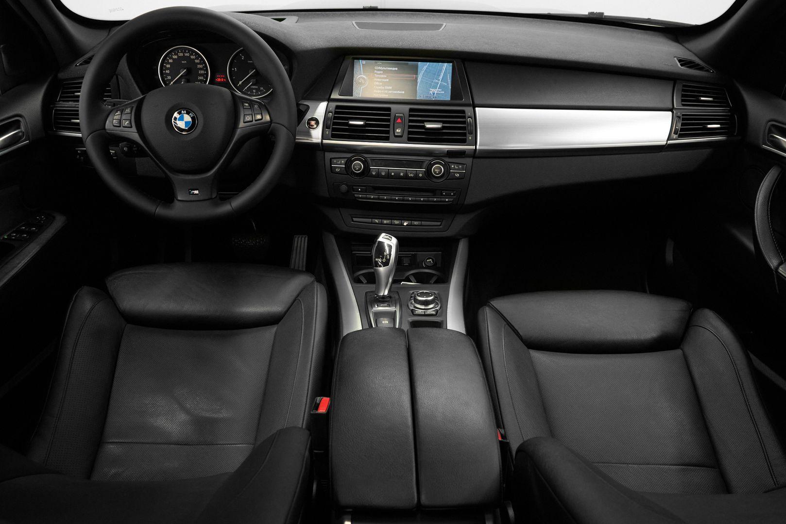 BMW X5 2010, черный