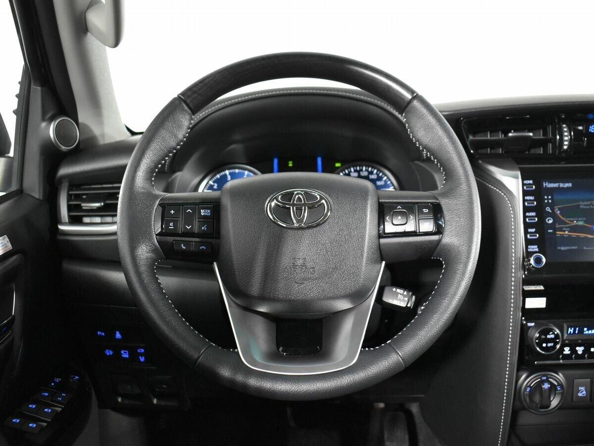 Toyota Fortuner 2021, черный